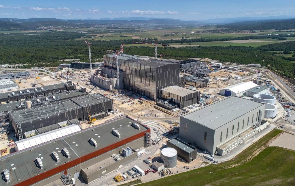 Οι εγκαταστάσεις του ITER - Το μεγάλο κτίριο θα φιλοξενεί το Tokamak