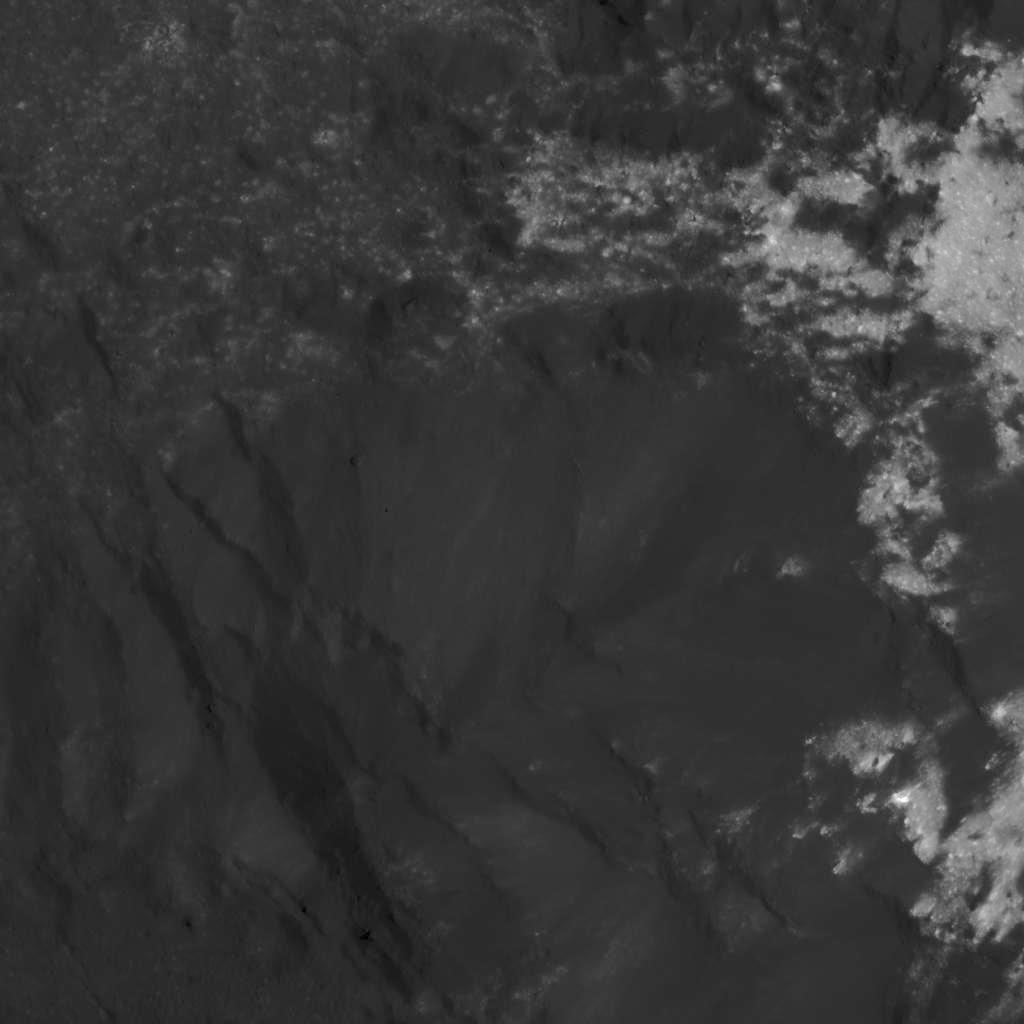 Κοντινή εικόνα του κρατήρα Occator που κατέγραψε το Dawn στις 17 Ιουλίου  2018, από ύψος 41 χλμ. Πηγή: NASA/JPL-Caltech/UCLA/MPS/DLR/IDA